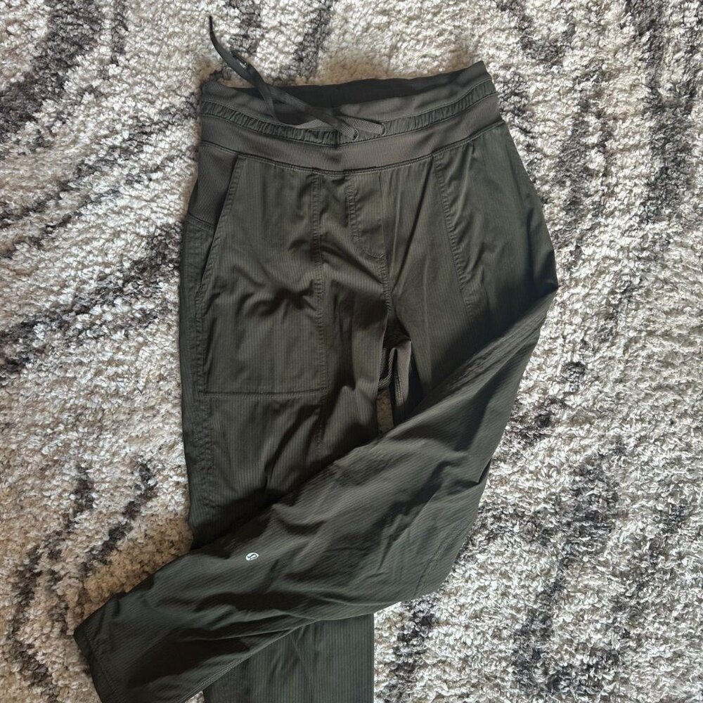 LULULEMON -